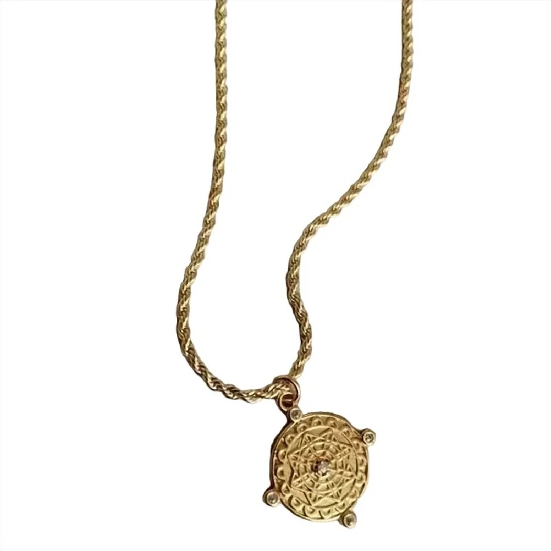 Twine weave necklaces-Women's Compass Necklace In Gold