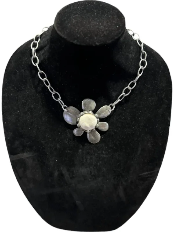 Faith charm necklaces-Women's Flower Necklace In White