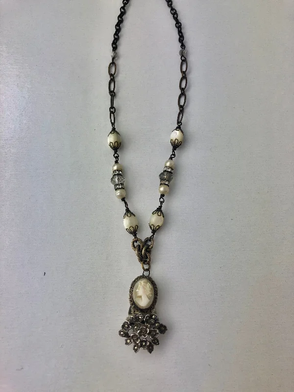 Fog glass necklaces-Estate Collection - Cameo Necklace