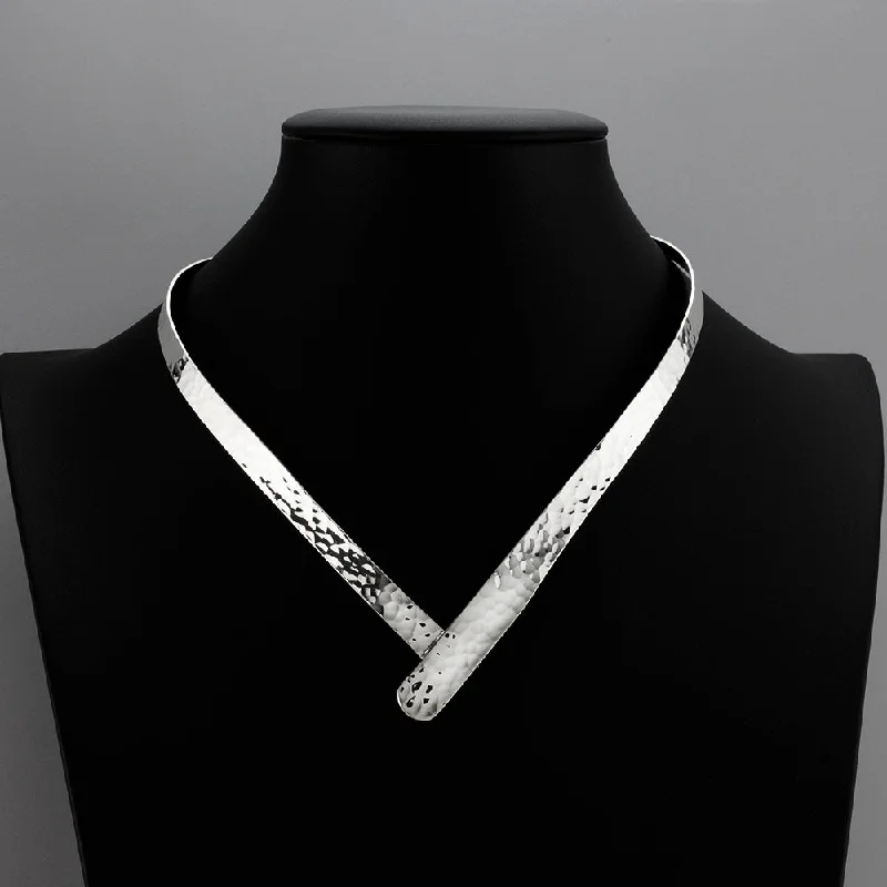 Thin rope necklaces-Hammered Silver V Shape Choker Necklace