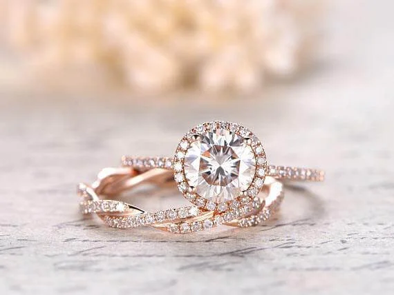 Art Deco Round Cut 1.50 Carat Halo Moissanite Diamond Wedding Ring Set in 10k Rose Gold