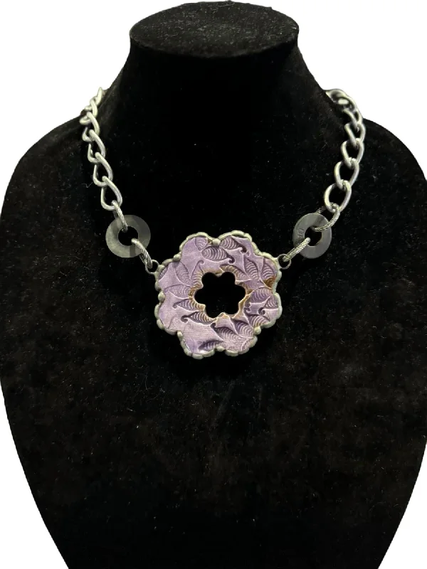 Loop knot necklaces-Printed Flower Necklace In Silver/purple